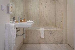 Deluxe Double Room, City View | Bathroom | Shower, hair dryer, towels, soap - Armazéns Cogumbreiro (Ponta Delgada)