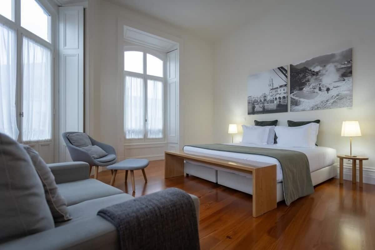 Habitación doble Deluxe, vista a la ciudad | Decoración personalizada, muebles diferentes y escritorio