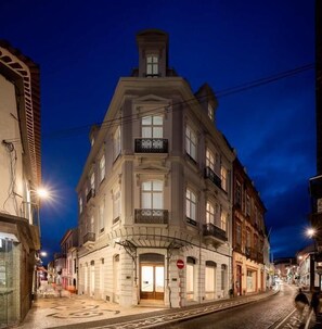 Front of property - evening/night - Armazéns Cogumbreiro (Ponta Delgada)