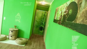 Design Double Room (Wohnwelt Weisheit) | Individually decorated, individually furnished, desk, blackout drapes - Hotel Altes Theater Heilbronn (Heilbronn)