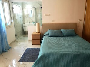 3 Schlafzimmer, Zimmersafe, Bügeleisen/Bügelbrett, WLAN