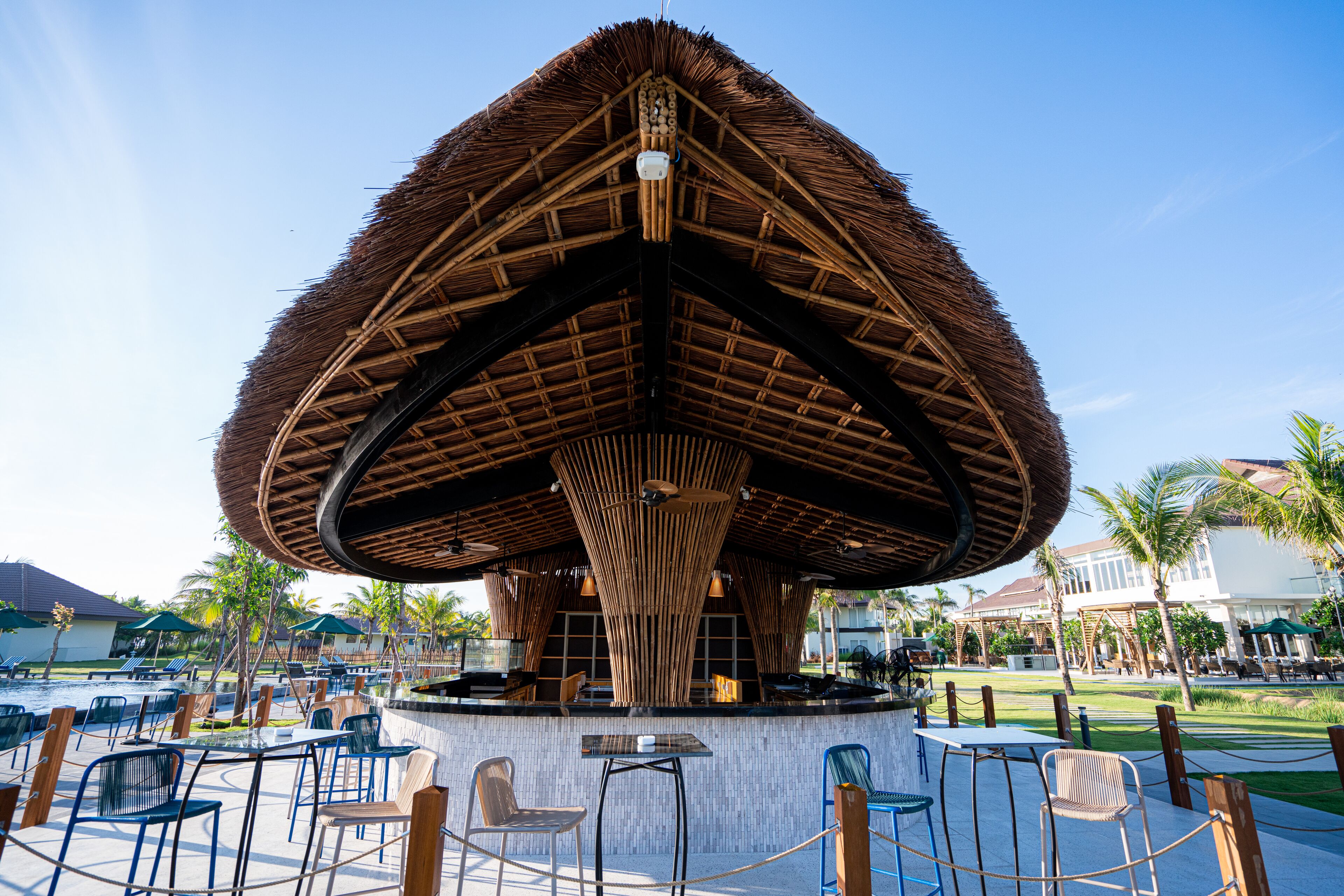 3 bares o lounges, bar junto a la alberca, bar en la playa 