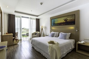 Minibar, in-room safe, desk, laptop workspace