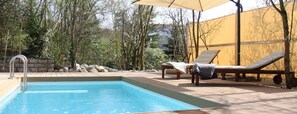 Seasonal outdoor pool - Boutique Hotel Villa Kathrina (Bamberg)