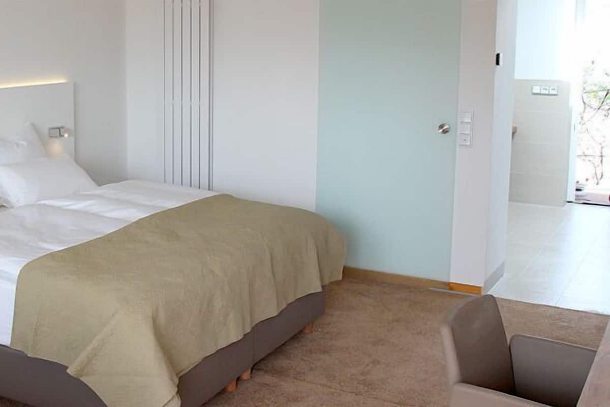 Quarto casal superior | Escrivaninha, Wi-Fi de cortesia, roupa de cama