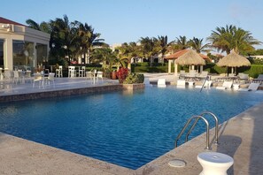 Pool - Beautiful House with Private Pool in Noord (Noord)