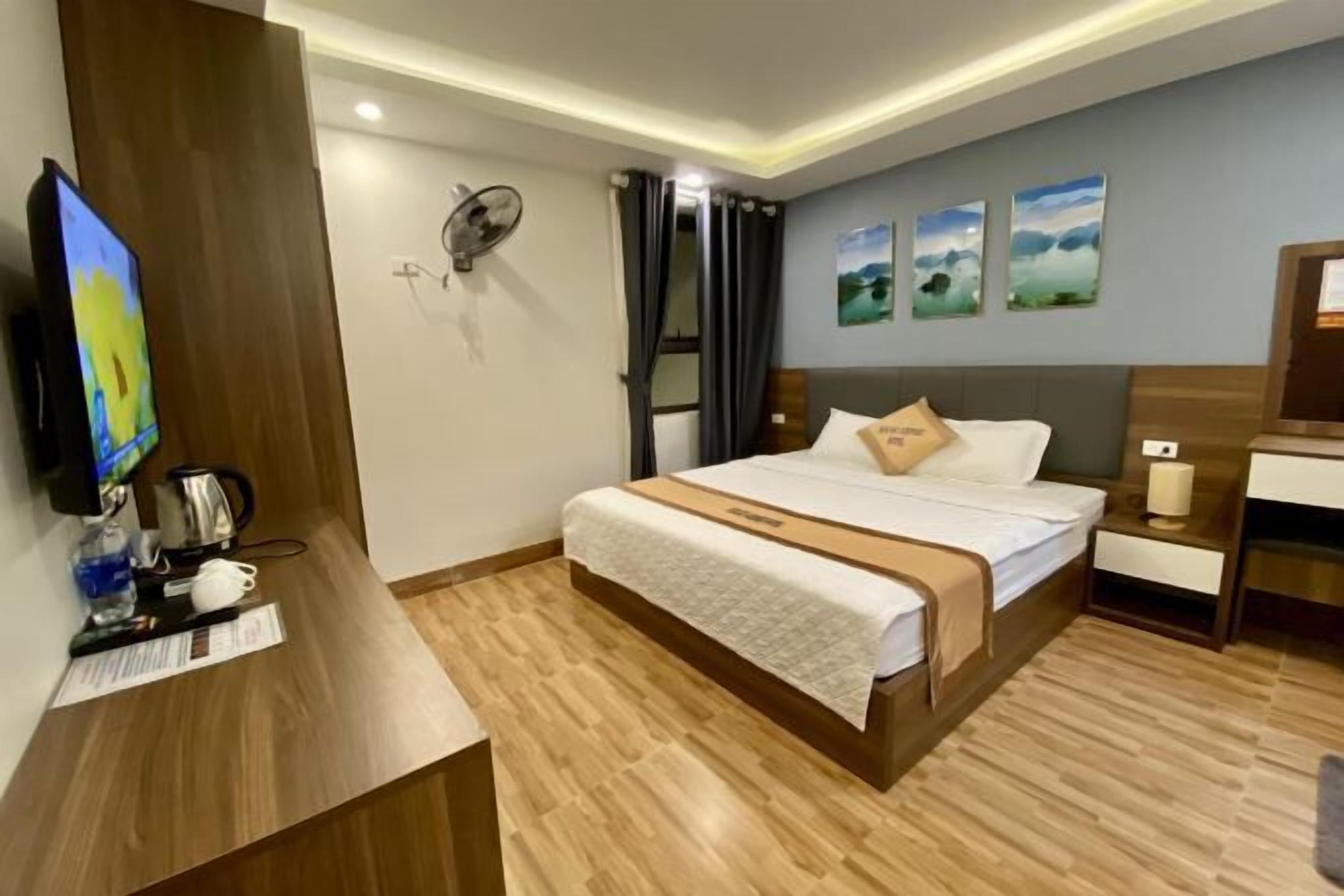 Premium bedding, down duvets, pillow-top beds, minibar