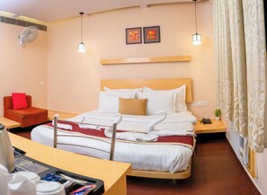 Minibar, desk, laptop workspace, blackout curtains - Hotel Blue Heaven (Jaipur)
