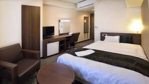 A hotel room with a bed, a desk with a computer, a chair, a TV, and a small table. - Sunrise Inn Iwaki (Iwaki)