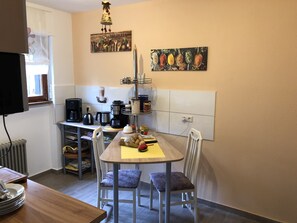 Dining - Private exhibition apartment Basel up to 3 people (Weil am Rhein)