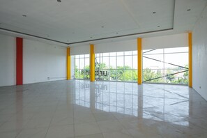 Interior detail - OYO Flagship 1575 Urban 18 (Surabaya)