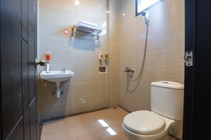 Standard dubbelrum | Badrum | Dusch och handdukar