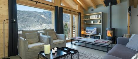 TV, fireplace, stereo