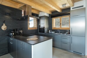 Fridge, microwave, oven, stovetop - Chalet Aramis - Jacuzzi - Views - La Tzoumaz, 4 Vallees (La Tzoumaz)