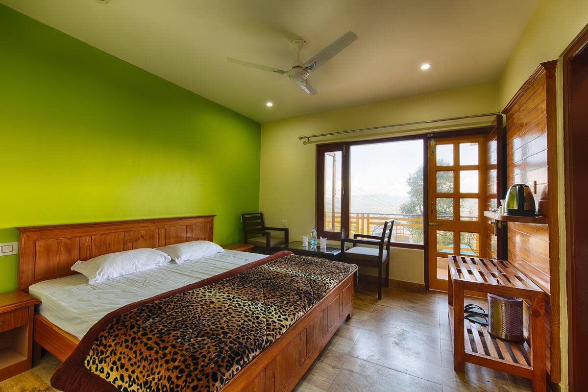 Standard Room | Iron/ironing board (on request), bed sheets