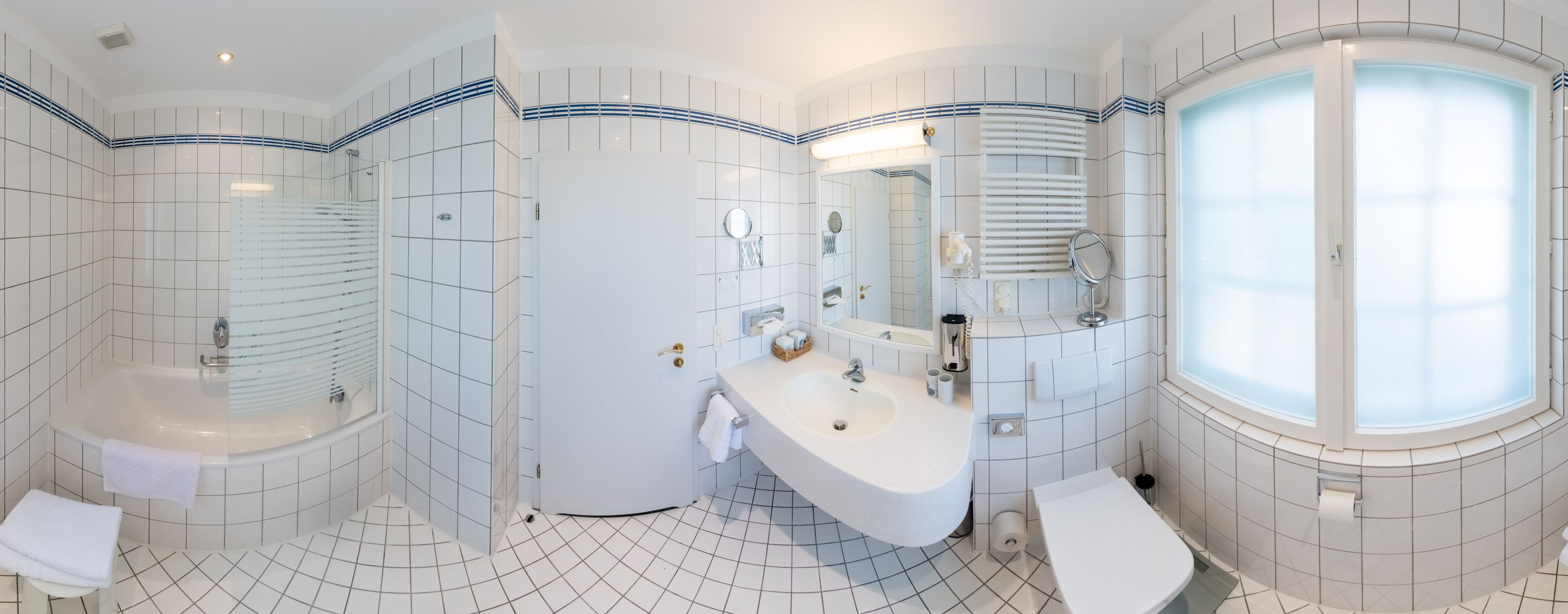 suite, private bathroom | bathroom