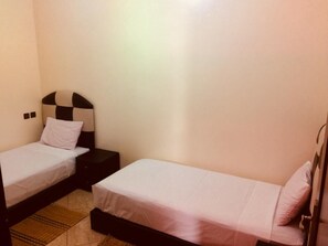 2 Schlafzimmer, schallisolierte Zimmer, Bügeleisen/Bügelbrett