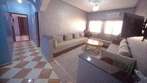 37-Zoll-Flachbildfernseher mit Satellitenempfang, Fernseher