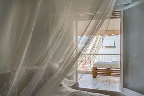 Apartment | Balcony - Hidden Gem 2 Bedroom near City Center (Athens)