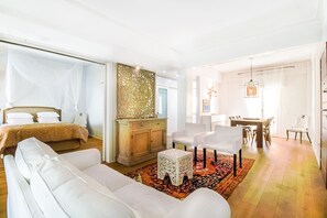 Apartment | Living room | Flat-screen TV - Hidden Gem 2 Bedroom near City Center (Athens)