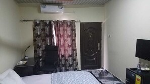 Standard Double Room | Minibar, blackout drapes, soundproofing, iron/ironing board - Bright Hotel & Suites (Koforidua)