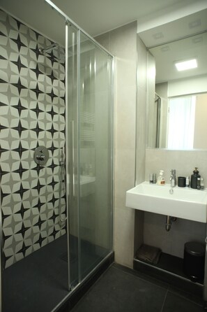 Hair dryer, towels, toilet paper - Tech & retro house, in the Marghera District! (Milano)
