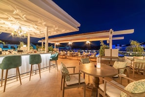 4 bars/lounges, swim-up bar, poolside bar, beach bar