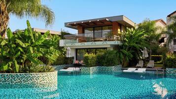 Sviitti (Lake House Swim-Up) | Ilmaiset minibaarituotteet, tallelokero huoneessa, työpöytä