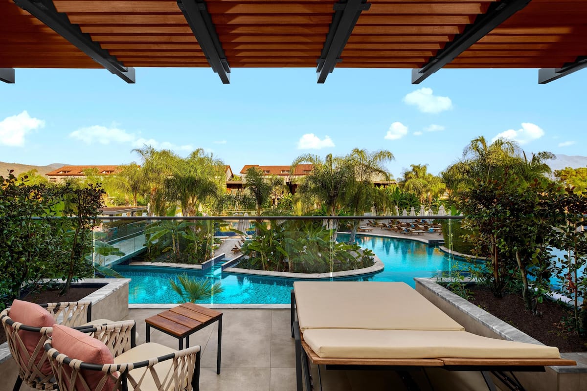 Free minibar, in-room safe, desk, laptop workspace