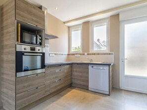 Réfrigérateur, micro-ondes, lave-vaisselle