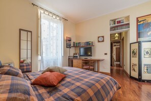 Apartment, 1 Bedroom | 1 bedroom, iron/ironing board, free WiFi, bed sheets - Domus Aurea & Colosseo Sweet Flat (Rome)