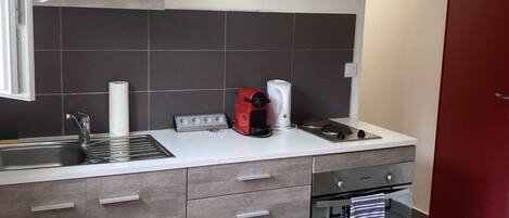 Fridge, microwave, oven, coffee/tea maker