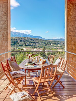 Outdoor dining - Artemis - Apokoron Villa with 2 Large Private Pools and Great Views (Gavalohori, Chania)