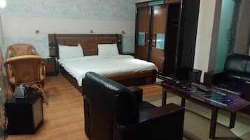 غرفة كلاسيكية | خزنة داخل الغرفة