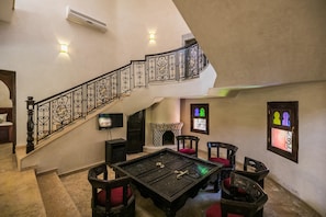 Superior Villa, 6 Bedrooms | Living room