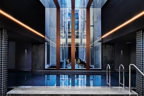 Midnight Hotel, Autograph Collection