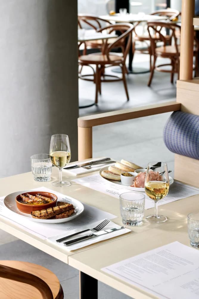 Midnight Hotel, Autograph Collection by null