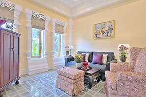 Televisión LED 42 cm con canales de televisión vía satélite, televisión