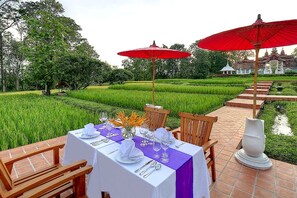 Se sirven desayunos, almuerzos y cenas; cocina local