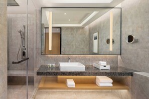 Bathroom - Courtyard by Marriott Hangzhou West (Hangzhou)