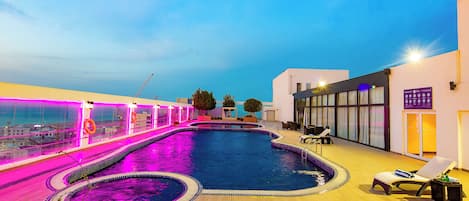 Outdoor pool, open 9:00 AM to 6:00 PM, pool loungers