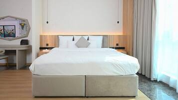 Habitación doble Royal | Minibar, caja de seguridad en la habitación y escritorio