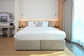 Royal Double Room | Minibar, in-room safe, desk, blackout drapes - Nordic Palace & Spa (Manama)