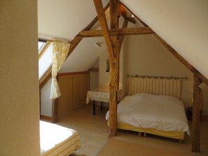 4 chambres, fer et planche à repasser, Wi-Fi gratuit, draps fournis