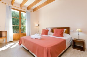 2 slaapkamers, een strijkplank/strijkijzer, gratis wifi, beddengoed