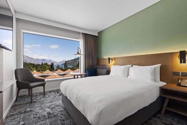 Standard Room, 1 Queen Bed, Mountain View (with Free Breakfast) | Premium bedding, in-room safe, blackout drapes, soundproofing