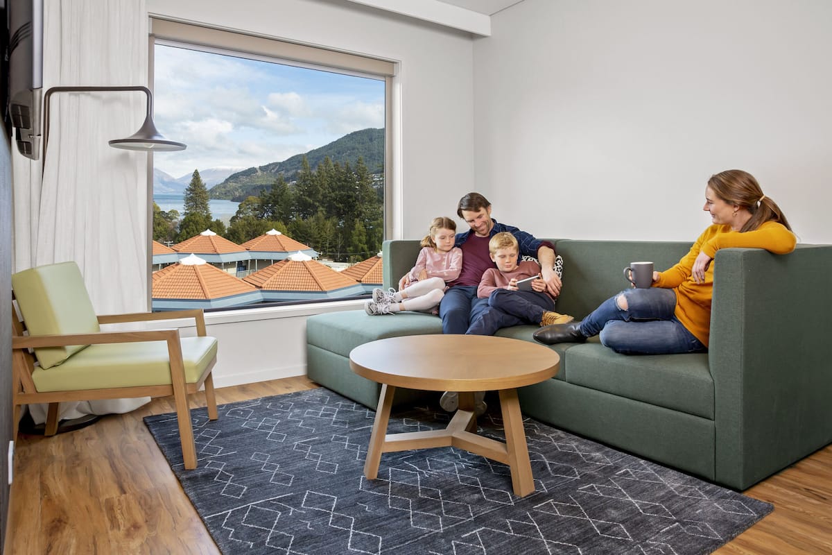 Suite, 1 Bedroom, Mountain View (with Free Breakfast) | 1 bedroom, premium bedding, in-room safe, blackout drapes