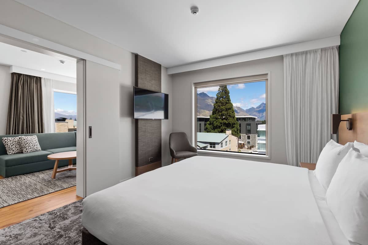 Premium bedding, in-room safe, blackout curtains, soundproofing