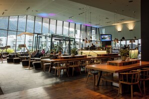 Exterior - Holiday Inn Express & Suites Queenstown by IHG (Queenstown)