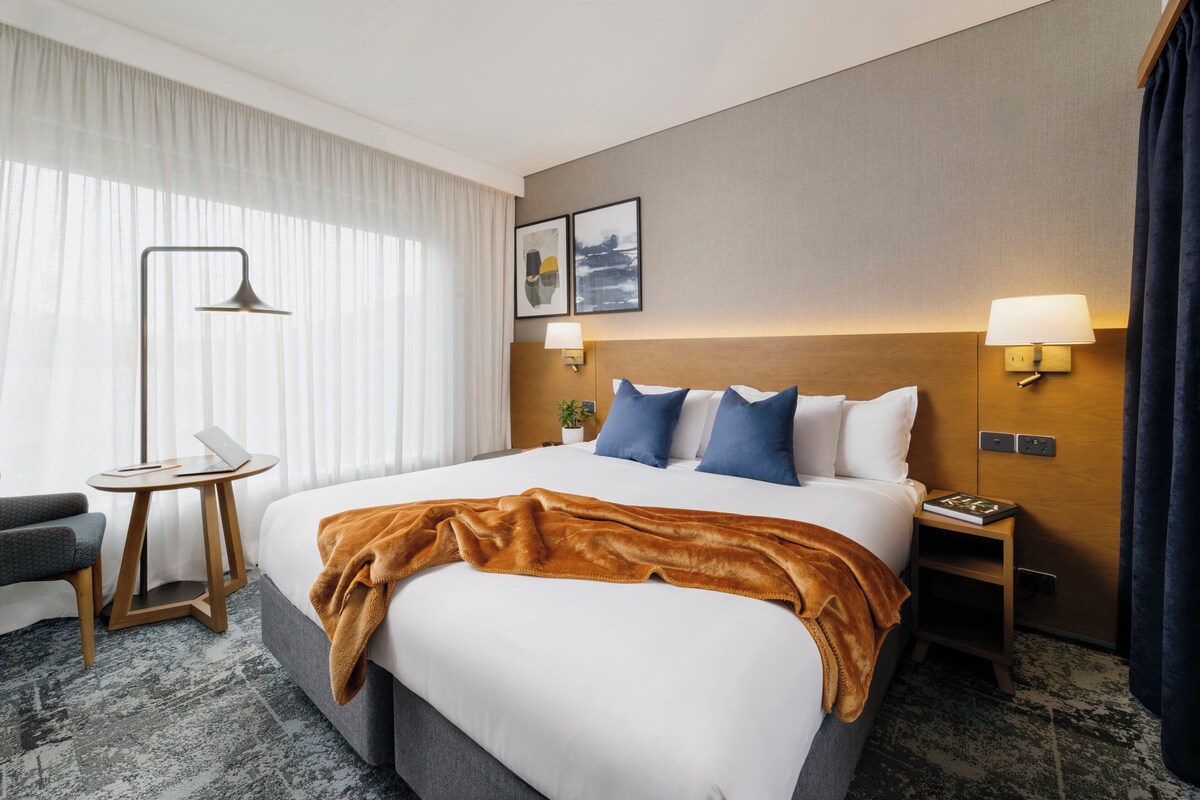 Habitación estándar, 1 cama King size | Ropa de cama de alta calidad y caja de seguridad en la habitación 